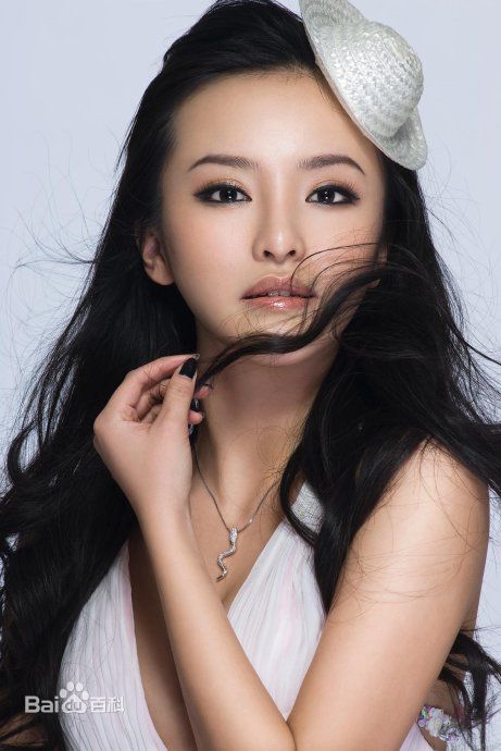 最优质卢思思生活照