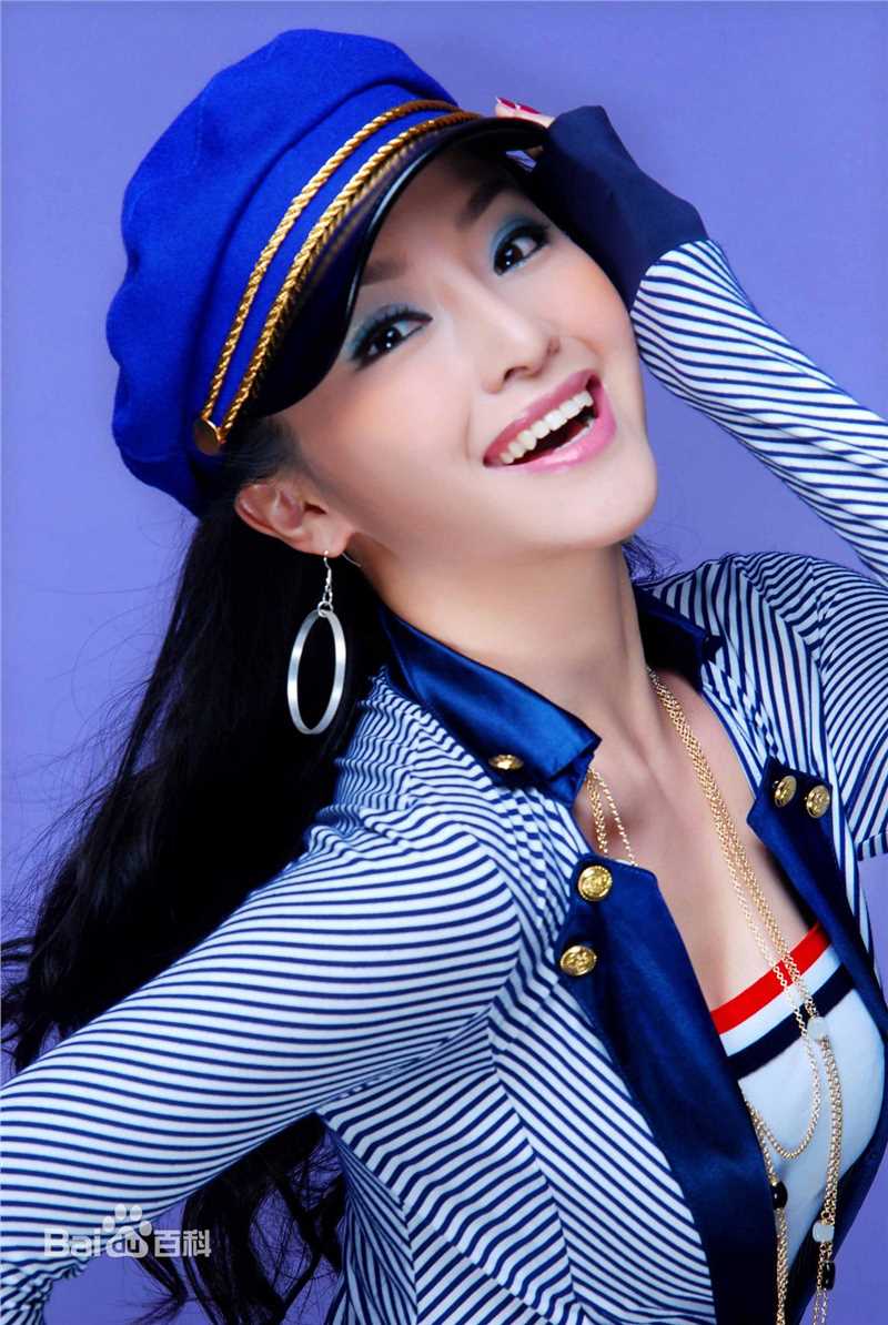 卢思思广告片生活照