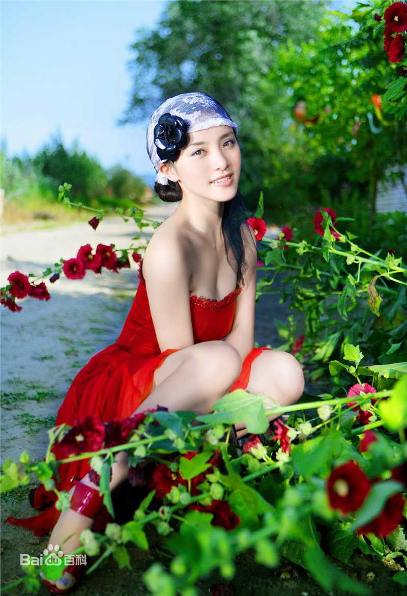 卢思思广告片生活照