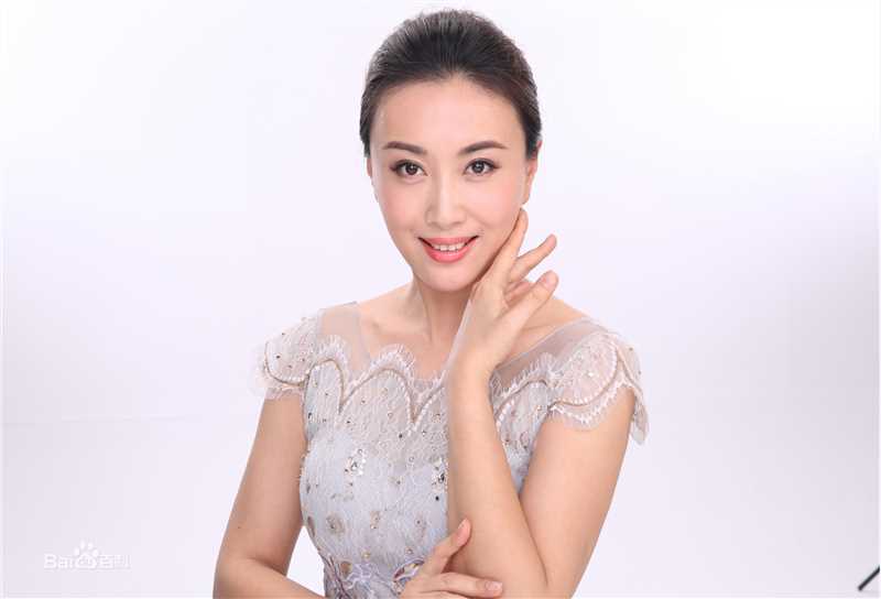 吕洁(Lu Jie)工作照壁纸壁纸