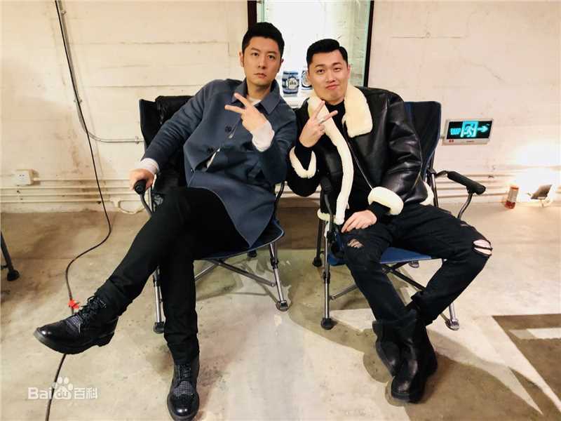 李林在电视剧《渴望生活》拍摄现场图中的