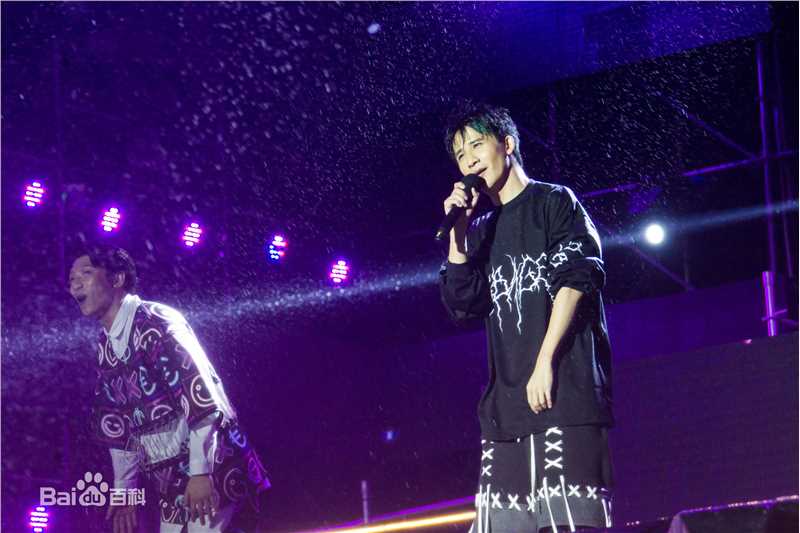 大张伟(Zhang Wei)参加节目前后照片