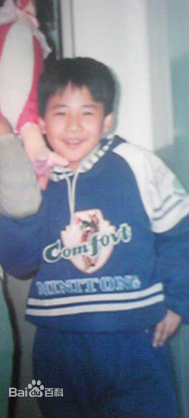大张伟(Zhang Wei)少年时生活照