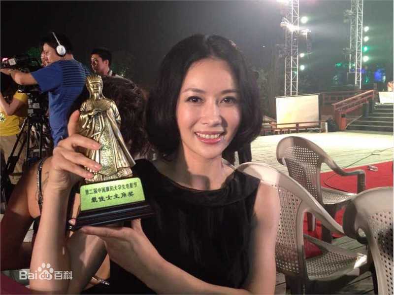 邓英生活照性感图片图集