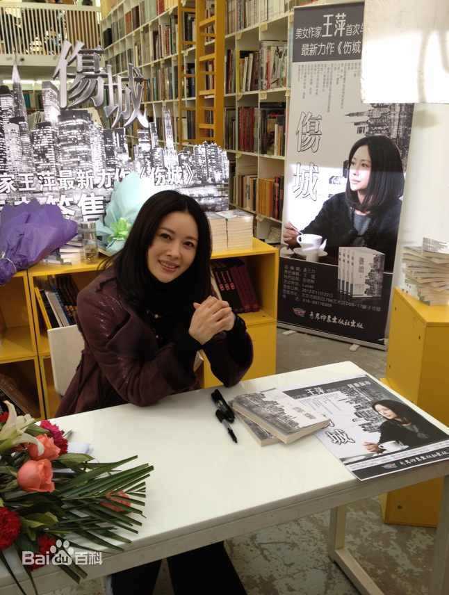 邓英生活照性感图片图集