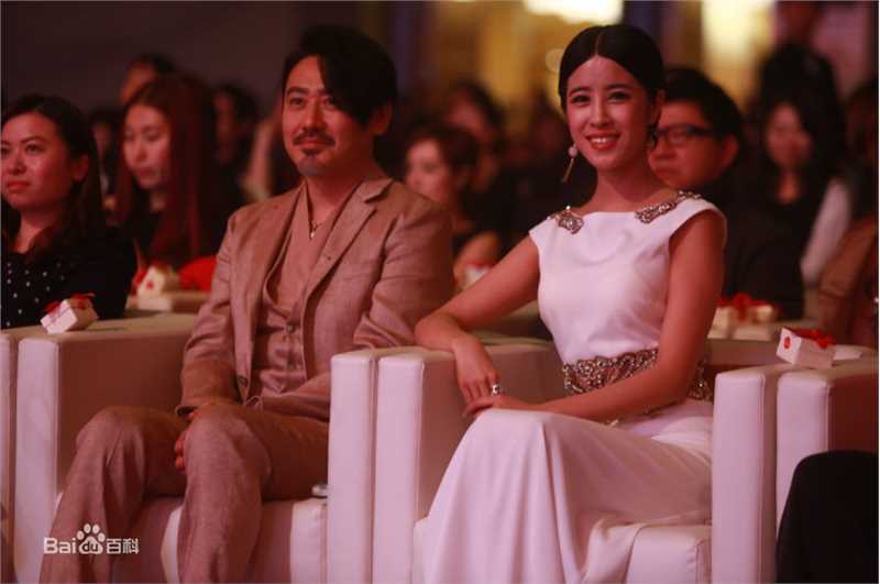 李凤鸣颁奖典礼壁纸壁纸