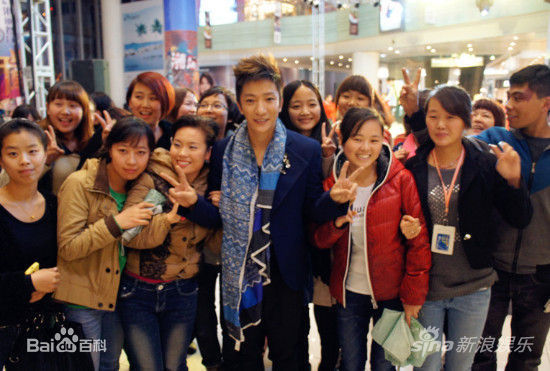 李炳辰(Leo)优质偶像北京歌友会前后照片