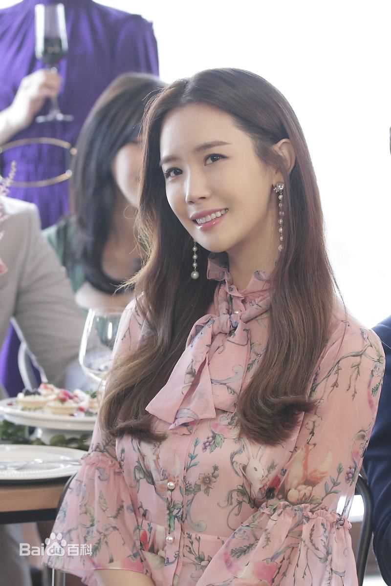 精选李多海(/Lee Da Hae/Cherry/Olivia)在《善良魔女传》中的图册