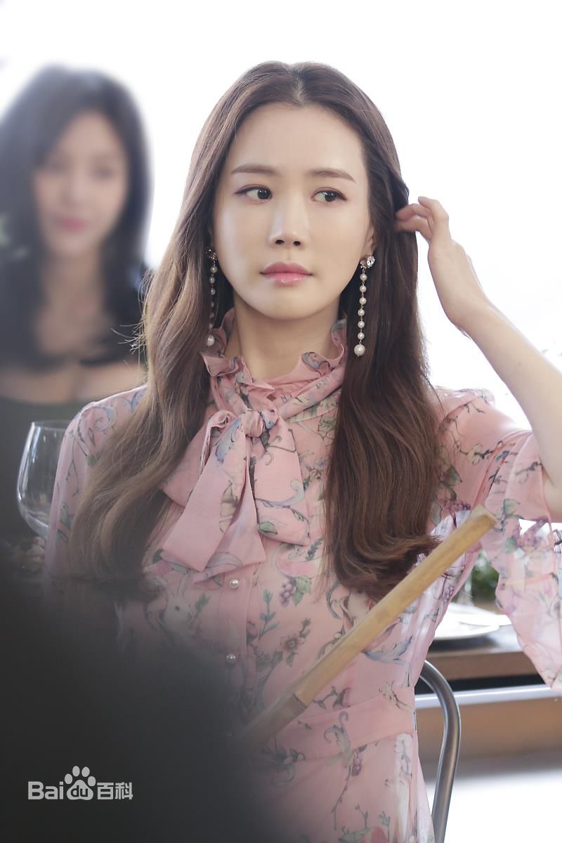 精选李多海(/Lee Da Hae/Cherry/Olivia)在《善良魔女传》中的图册