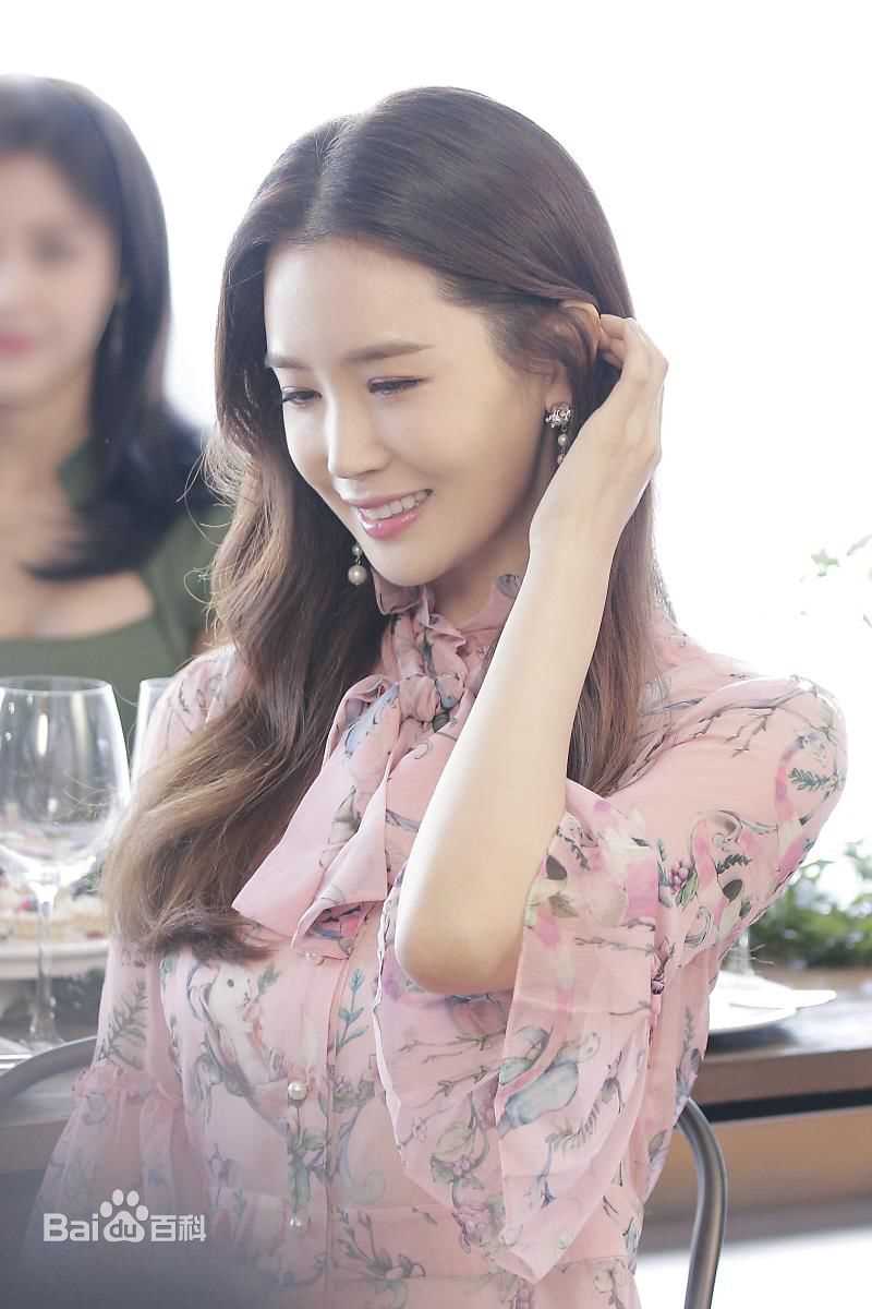 精选李多海(/Lee Da Hae/Cherry/Olivia)在《善良魔女传》中的图册