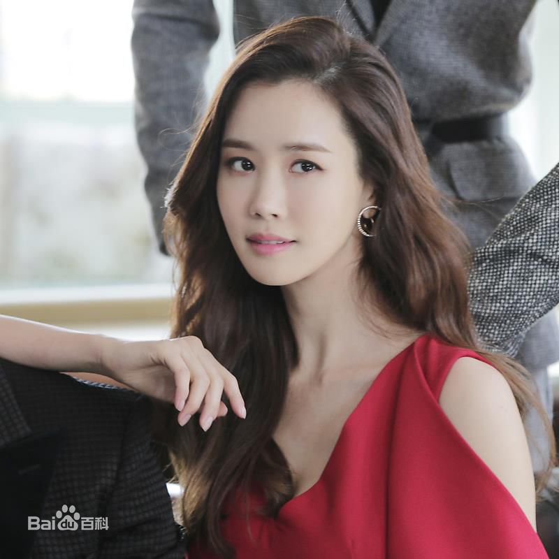 精选李多海(/Lee Da Hae/Cherry/Olivia)在《善良魔女传》中的图册