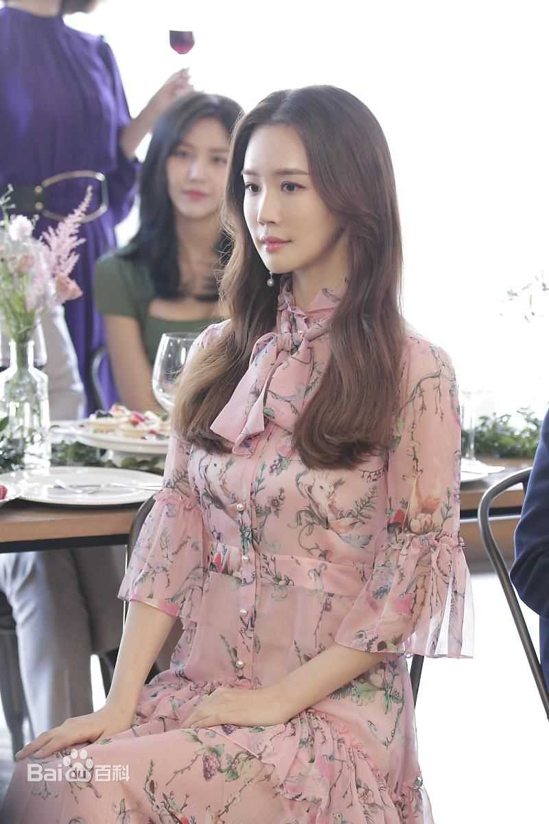 精选李多海(/Lee Da Hae/Cherry/Olivia)在《善良魔女传》中的图册