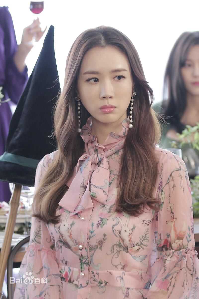 精选李多海(/Lee Da Hae/Cherry/Olivia)在《善良魔女传》中的图册