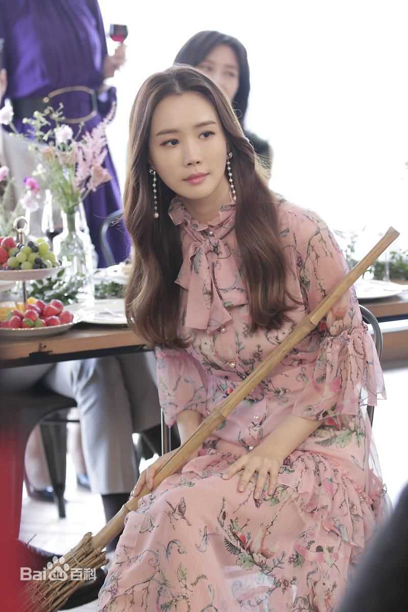 精选李多海(/Lee Da Hae/Cherry/Olivia)在《善良魔女传》中的图册