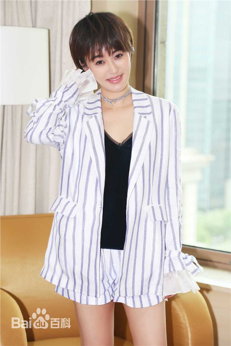 李佳桐(September)发布会生活照