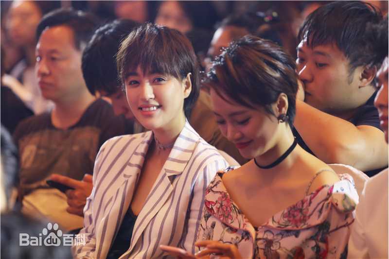 李佳桐(September)发布会生活照