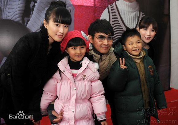 李佳桐(September)发布会生活照