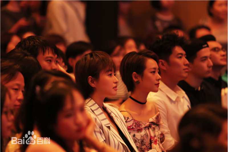 李佳桐(September)发布会生活照