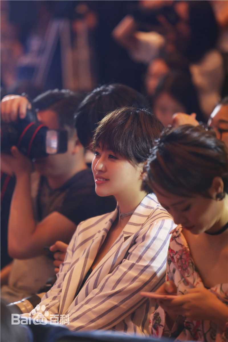 李佳桐(September)发布会生活照