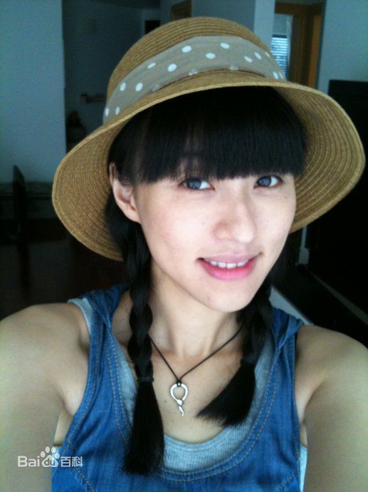 李佳桐(September)生活照前后照片