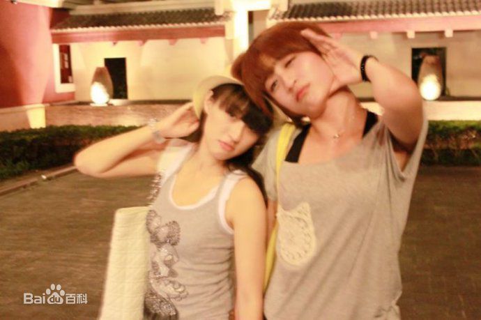 李佳桐(September)生活照前后照片