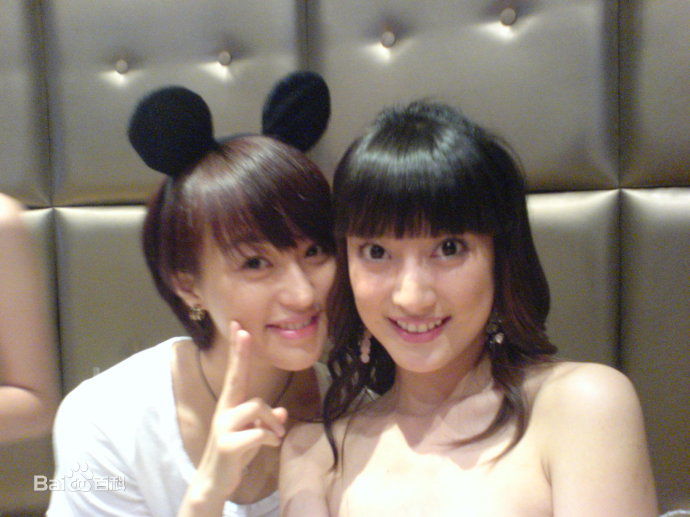 李佳桐(September)生活照前后照片