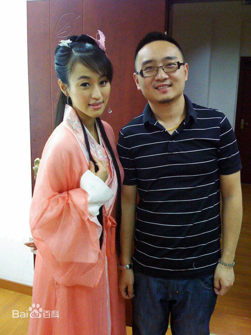 李佳桐(September)生活照前后照片