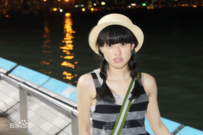 李佳桐(September)生活照前后照片