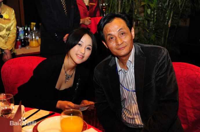 李佳桐(September)生活照前后照片