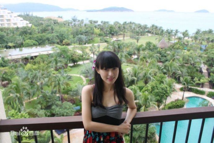 李佳桐(September)生活照前后照片