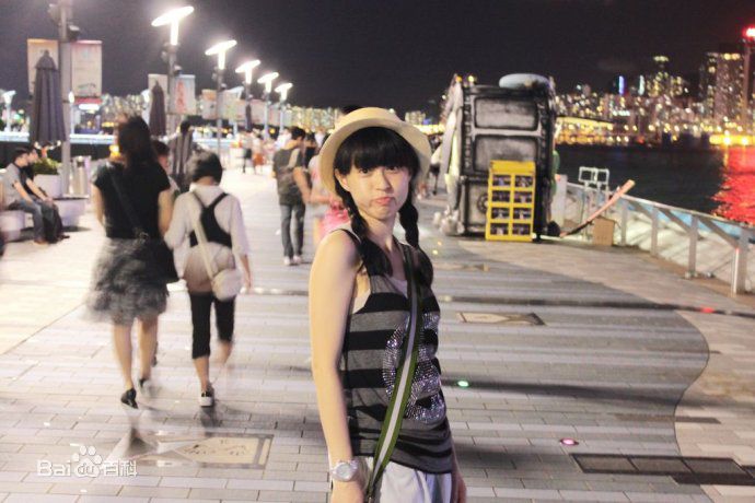 李佳桐(September)生活照前后照片