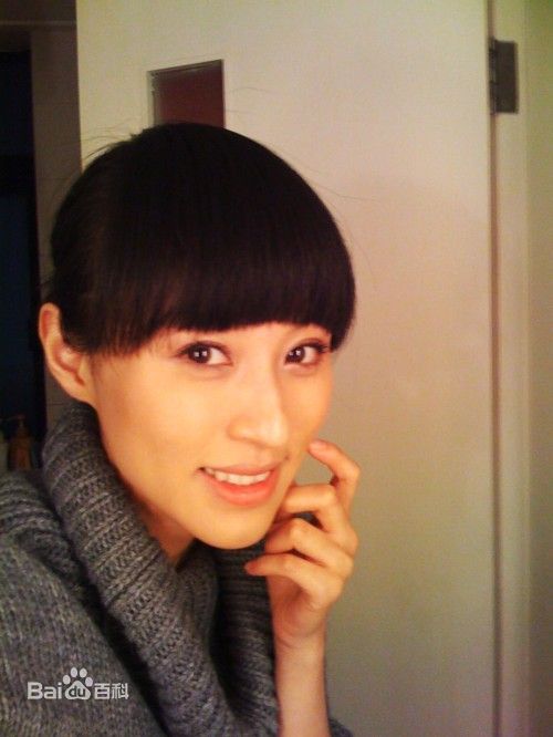 李佳桐(September)生活照前后照片