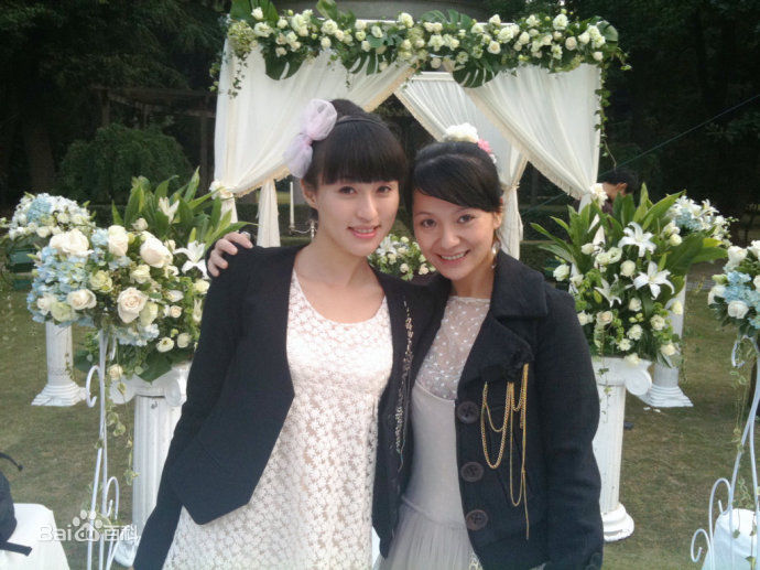 李佳桐(September)生活照前后照片