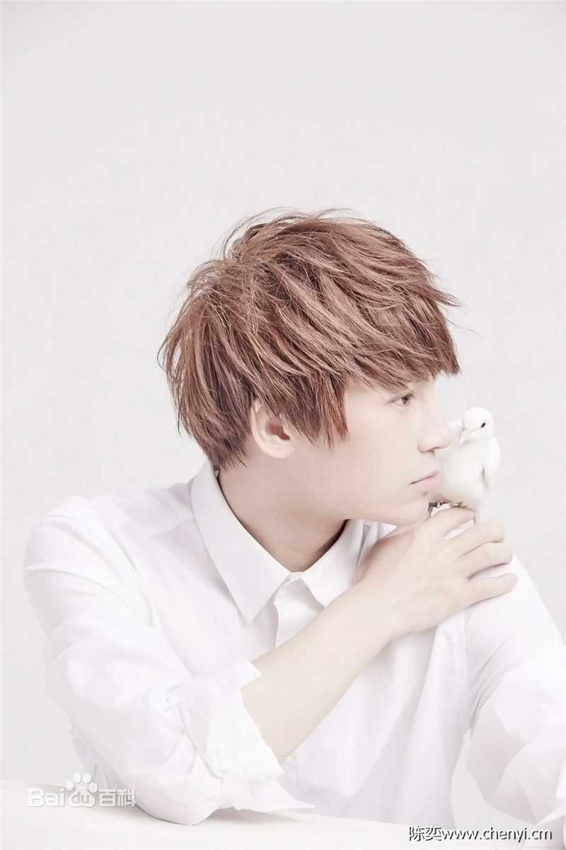 陈奕天(Eachen)：与圈中好友性感图片图集