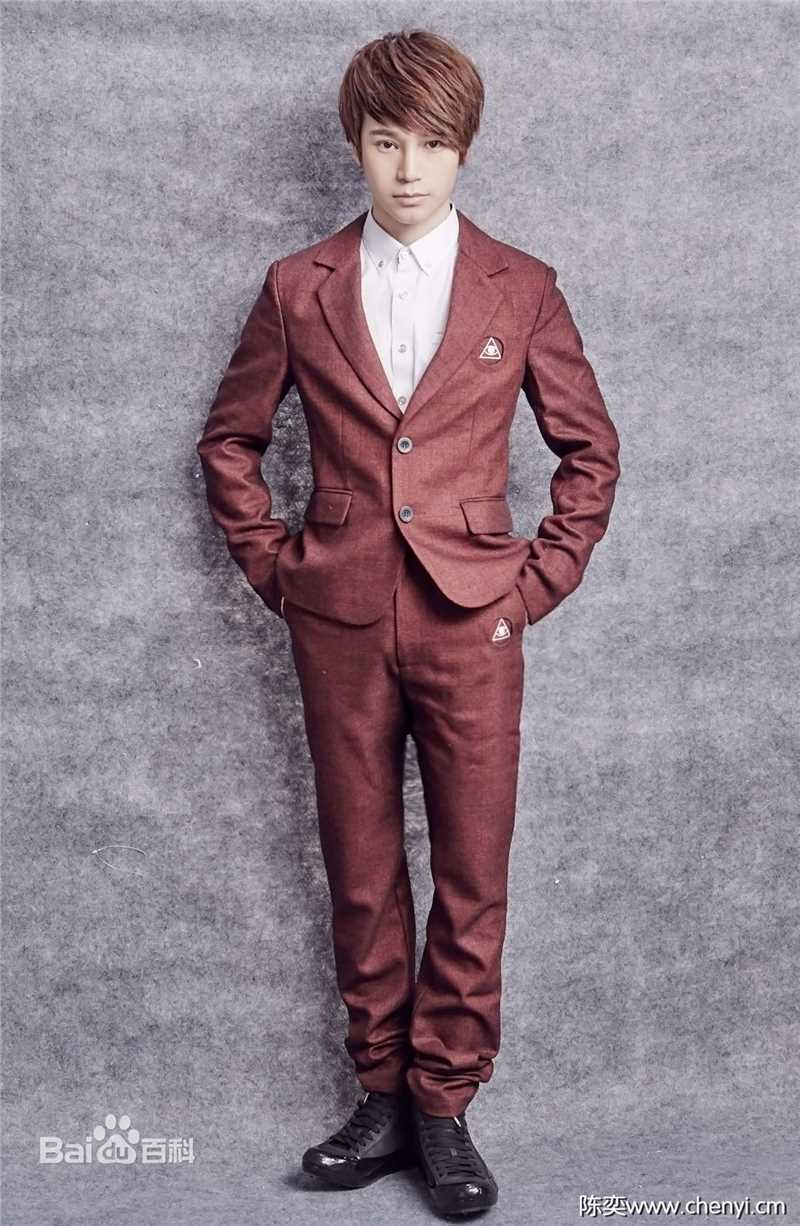 陈奕天(Eachen)：与圈中好友性感图片图集