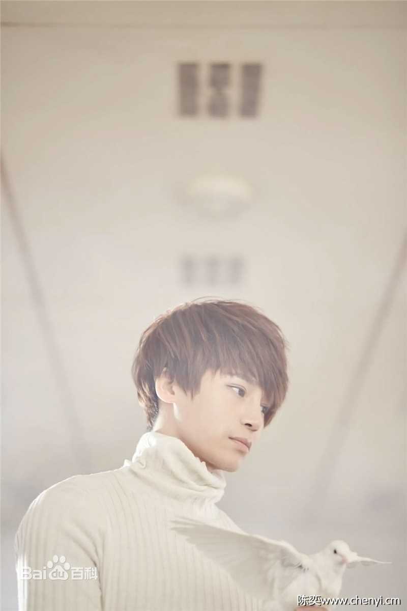 陈奕天(Eachen)：与圈中好友性感图片图集