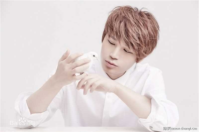 陈奕天(Eachen)：与圈中好友性感图片图集