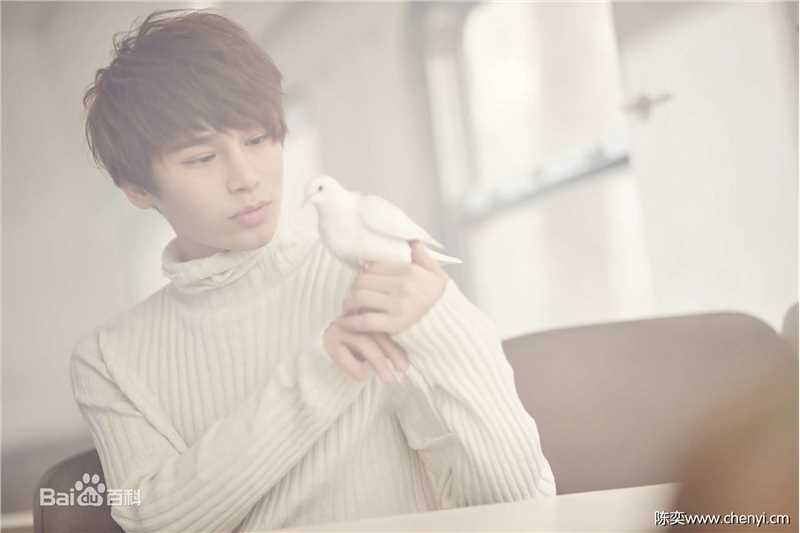 陈奕天(Eachen)：与圈中好友性感图片图集