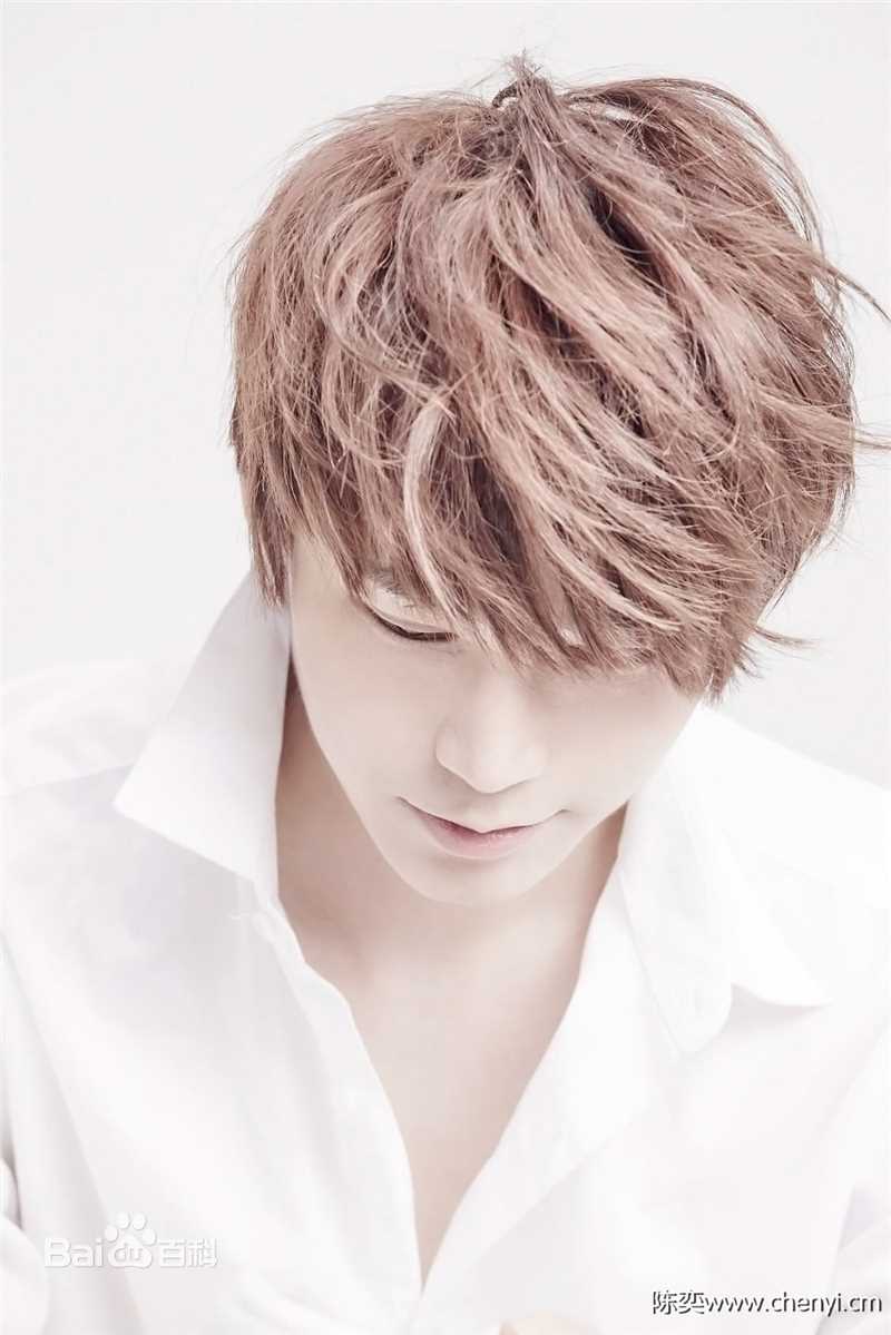 陈奕天(Eachen)：与圈中好友性感图片图集