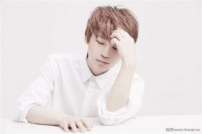 陈奕天(Eachen)：与圈中好友性感图片图集