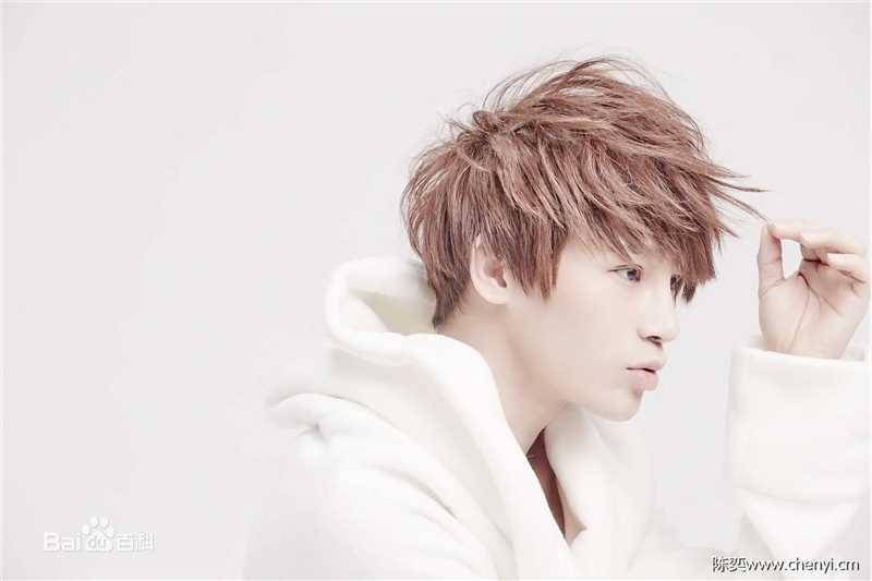 陈奕天(Eachen)：与圈中好友性感图片图集