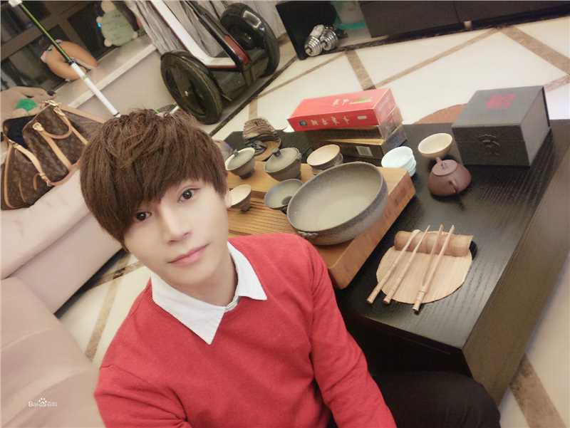 陈奕天(Eachen)：与圈中好友性感图片图集