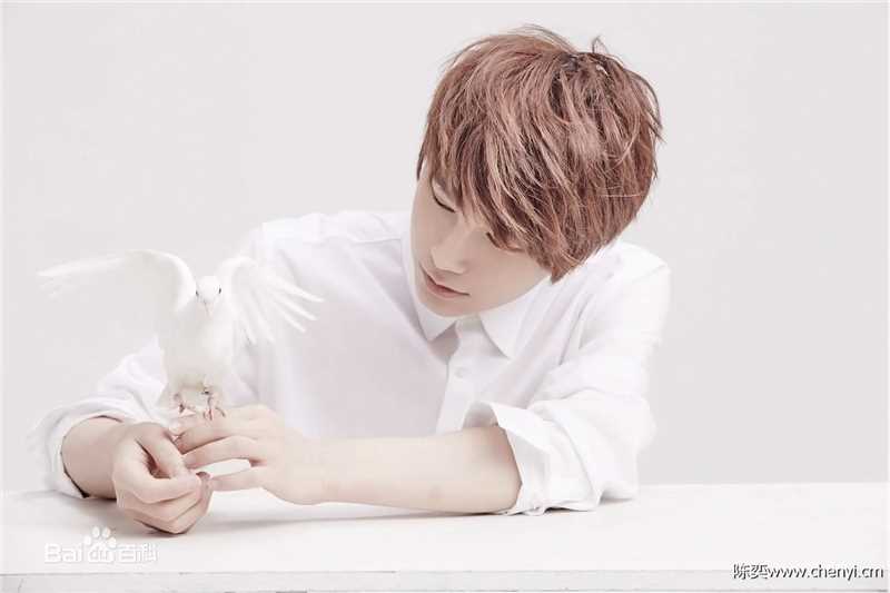 陈奕天(Eachen)：与圈中好友性感图片图集