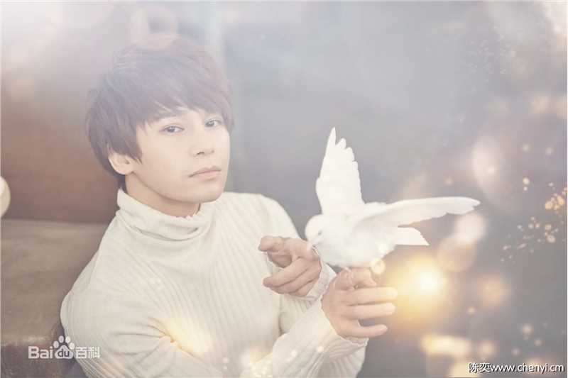 陈奕天(Eachen)：与圈中好友性感图片图集