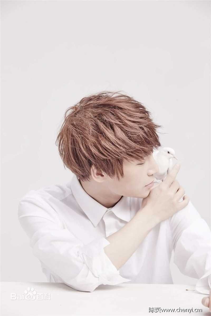 陈奕天(Eachen)：与圈中好友性感图片图集