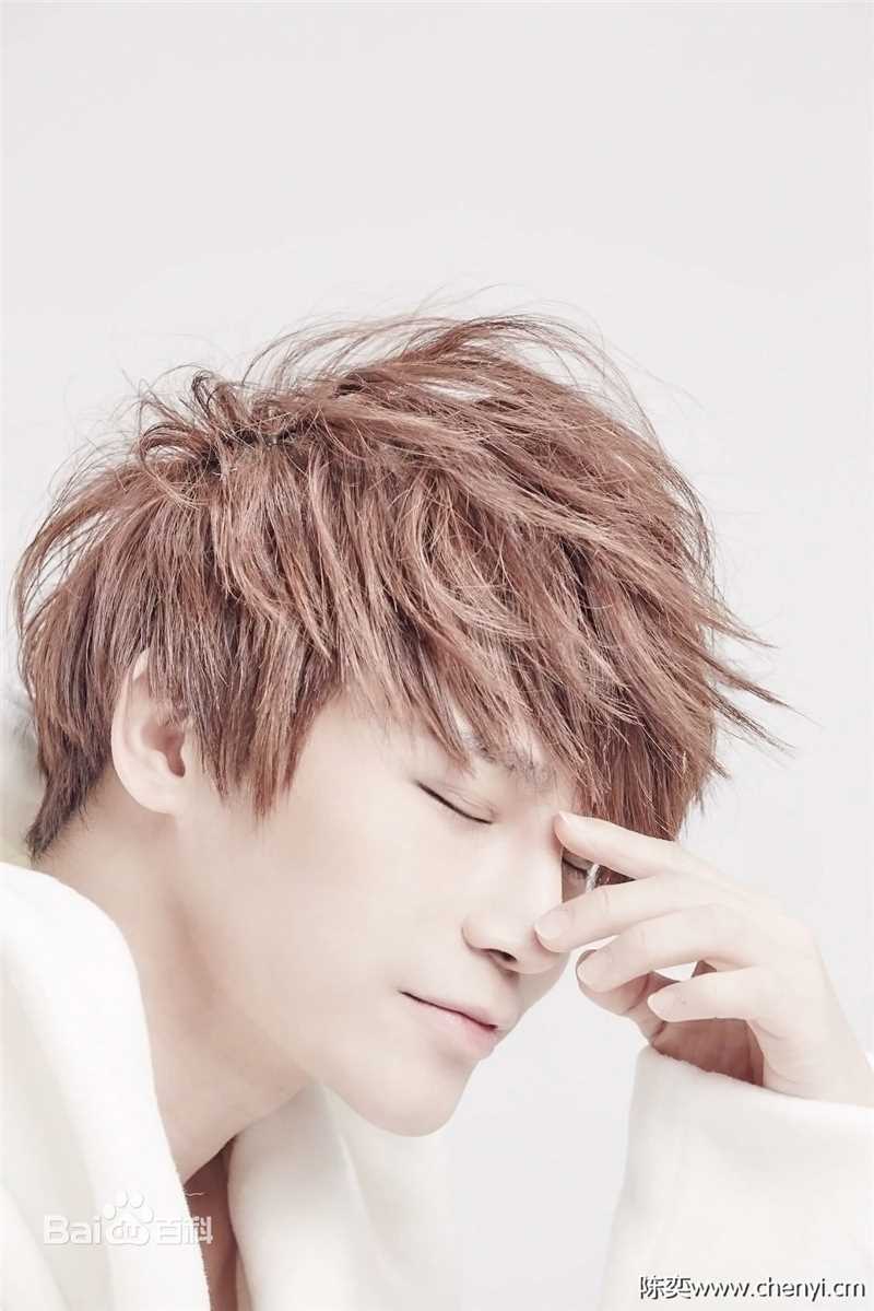 陈奕天(Eachen)：与圈中好友性感图片图集