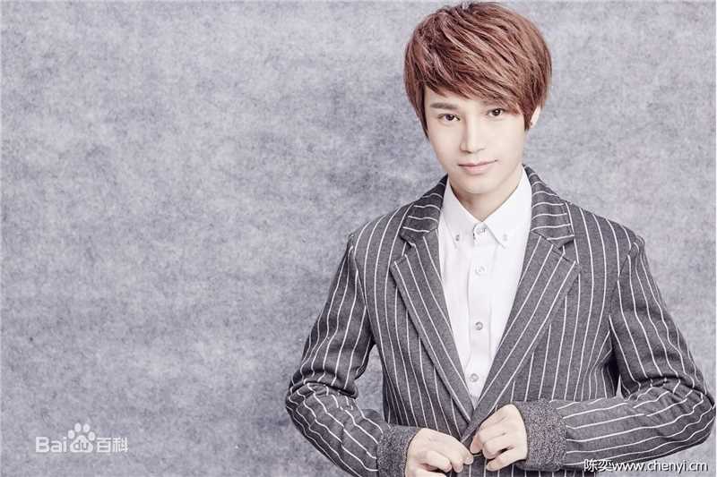 陈奕天(Eachen)：与圈中好友性感图片图集