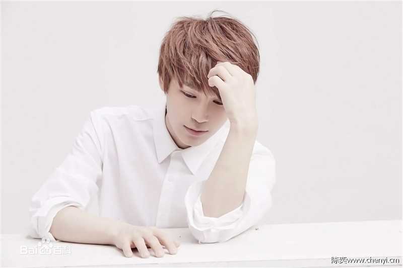 陈奕天(Eachen)：与圈中好友性感图片图集