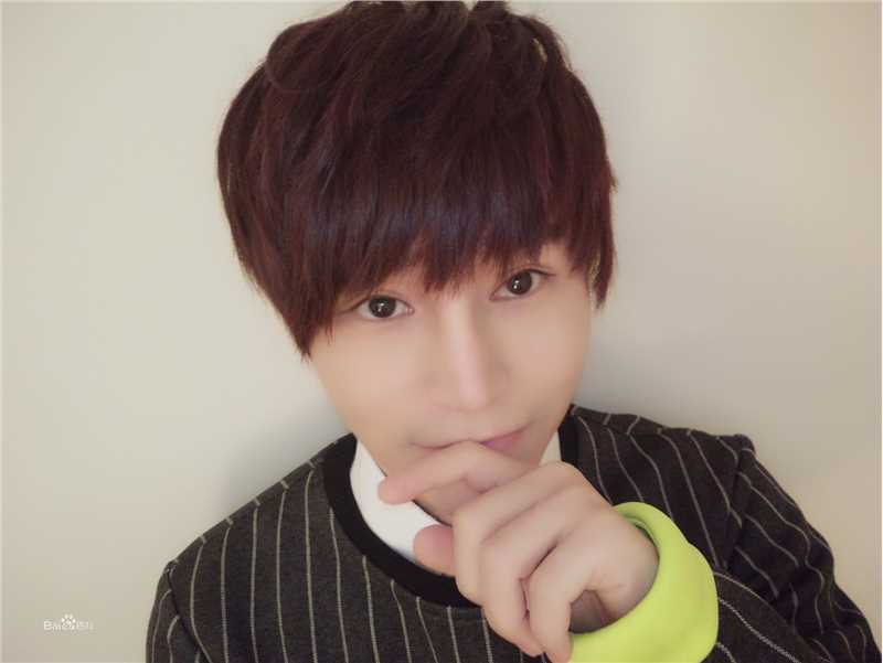 陈奕天(Eachen)：个人相册素颜照壁纸