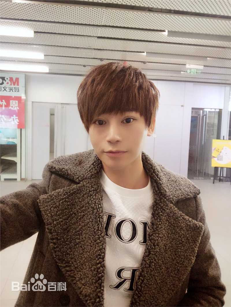 陈奕天(Eachen)：个人相册素颜照壁纸